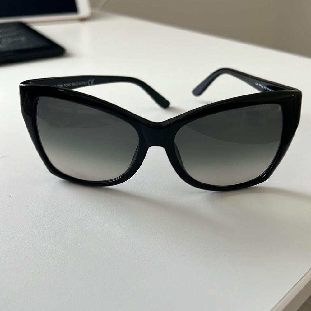 Tom Ford Carli Cat Eye Sunglasses TF295 in Black